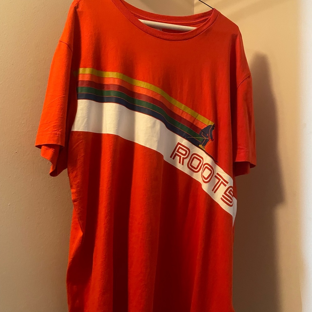 ROOTS graphic XXL tshirt.